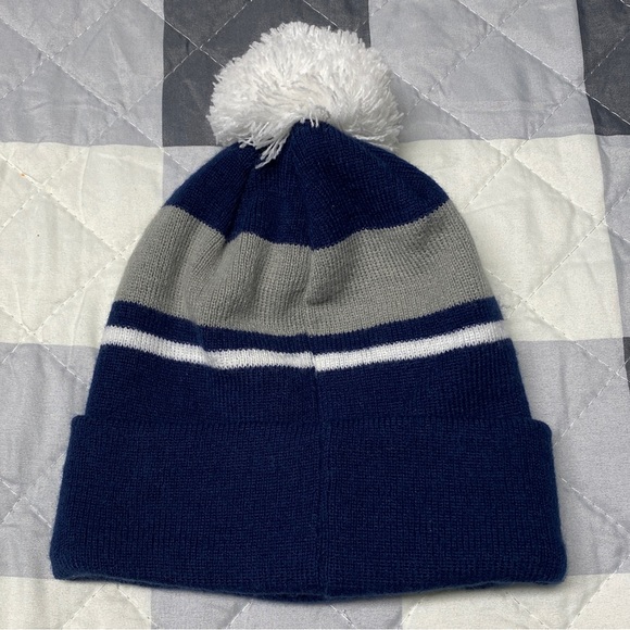 Toronto Maple Leafs Winter Pompom Beanie (Big Kids) - Picture 4 of 7